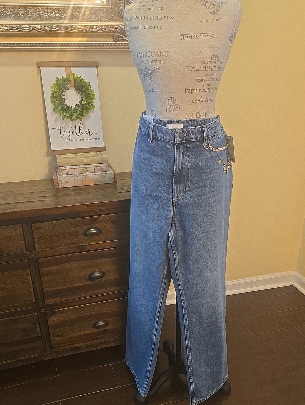 NWT H&M High-Rise Straight-Leg  Jeans with Chain Accent